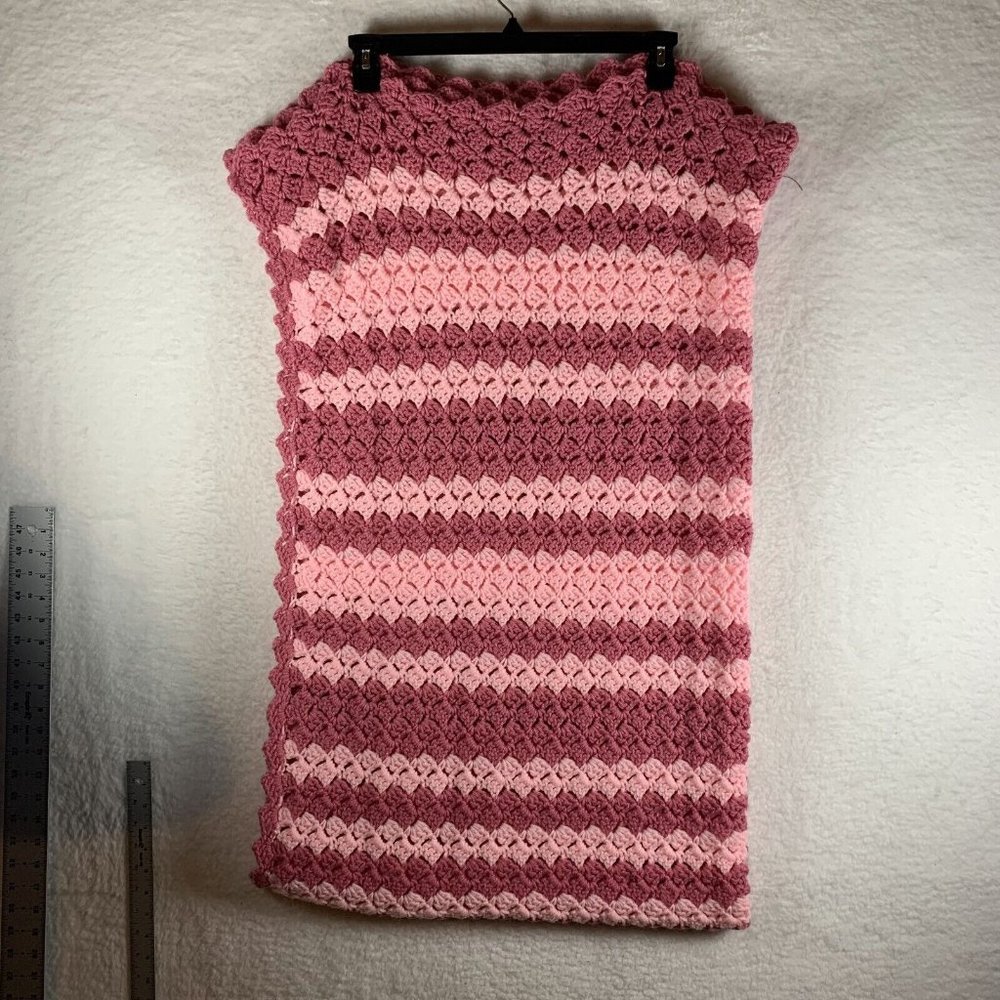Handwoven‎ Crochet Pink Scallop Trim 42 x 74 in Armchair Throw Blanket 7397